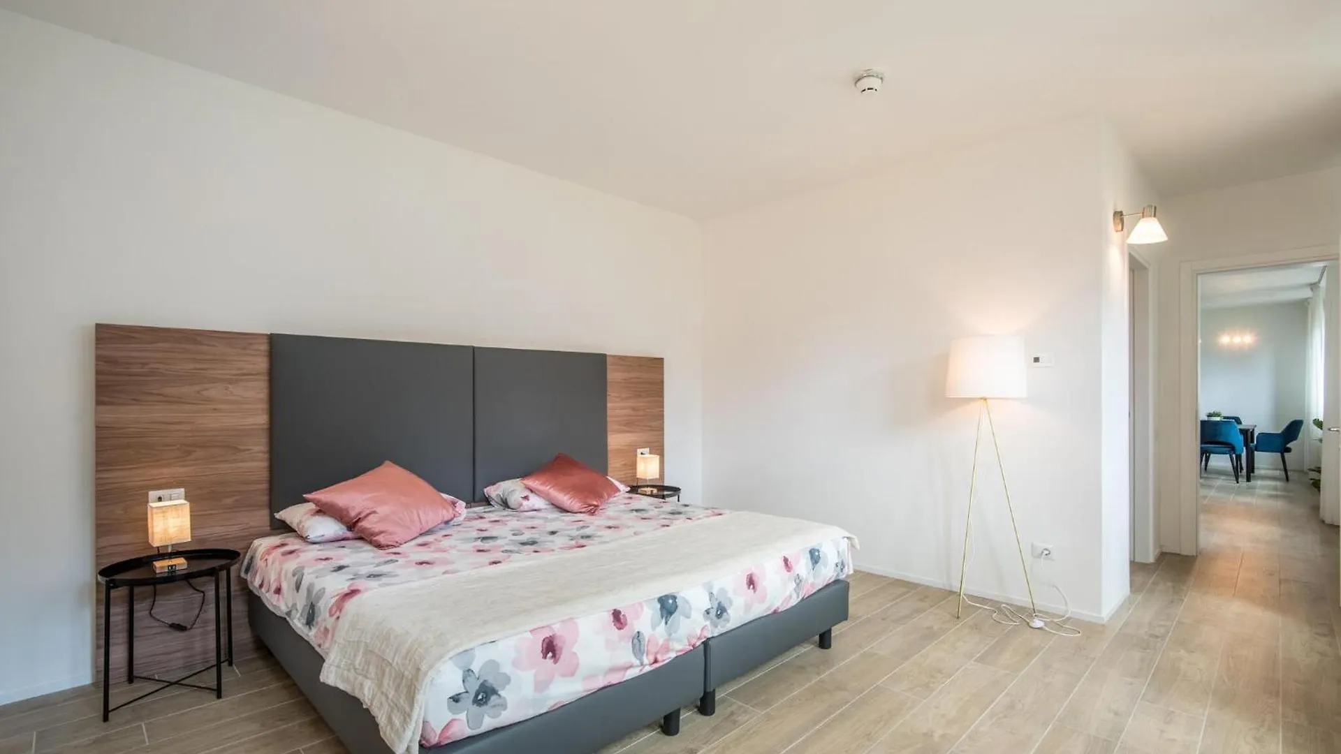 Stunning Apartment In Siena With Kitchen Италия